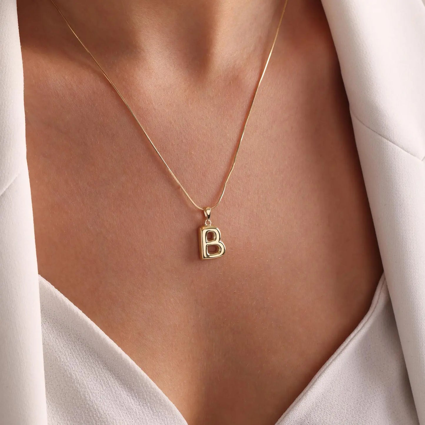 Колие с буква балонче - ByHeartJewelry