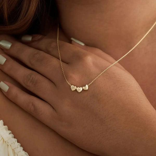 Collar con corazón e inicial personalizado en oro rosa — recuerdo romántico grabado hecho a mano