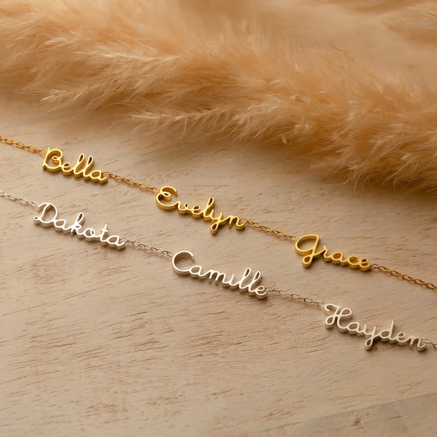 Нежно миниатюрно колие с няколко имена ByHeartJewelry
