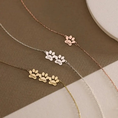 Гривна с лапичка и име - снимка на бижуто