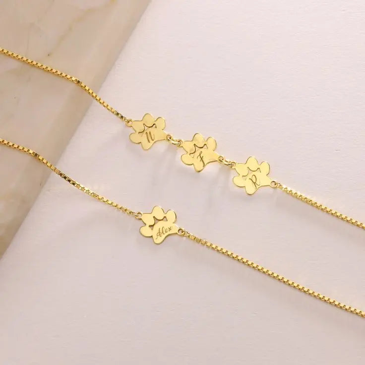 Гривна с лапичка и име - снимка на бижуто