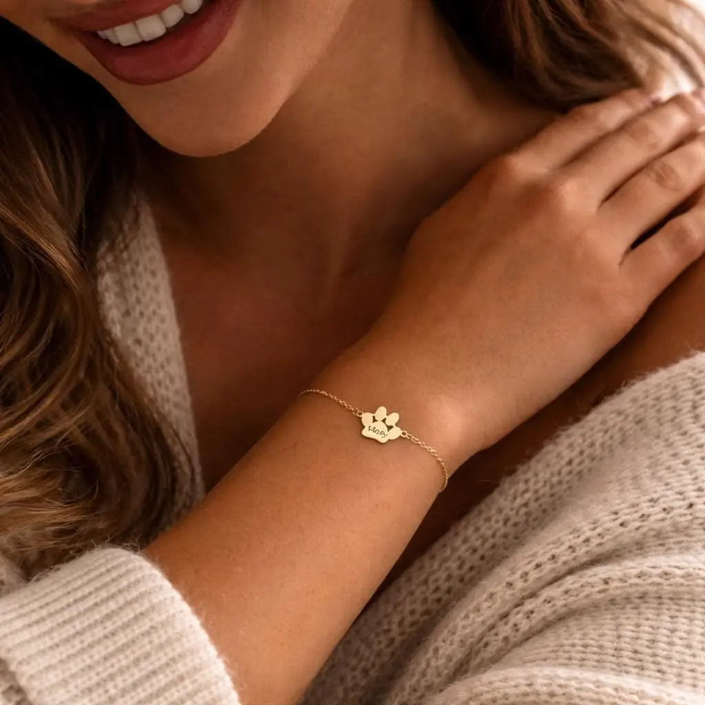 Гривна с лапичка и име - снимка на бижуто