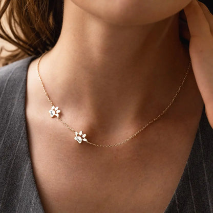 Колие с лапички и име – отделни лапички - снимка на бижуто