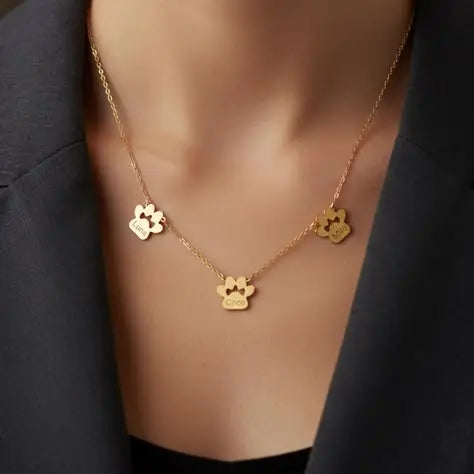 Колие с лапички и име – отделни лапички - снимка на бижуто