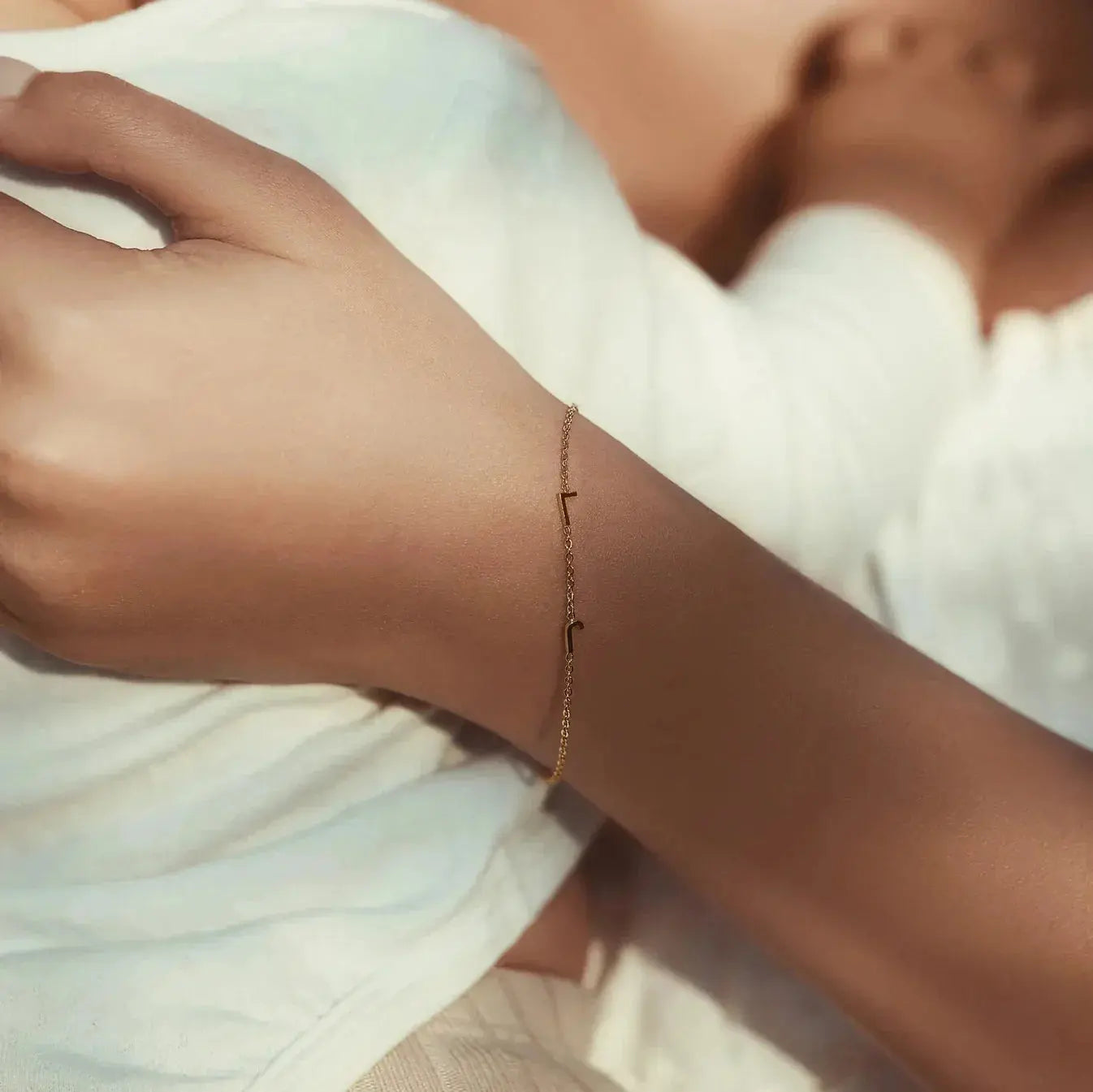 Βραχιόλι με Πλαϊνά Αρχικά - Χρυσό / 7